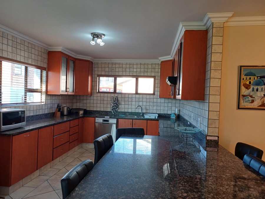 6 Bedroom Property for Sale in Hartenbos Central Western Cape